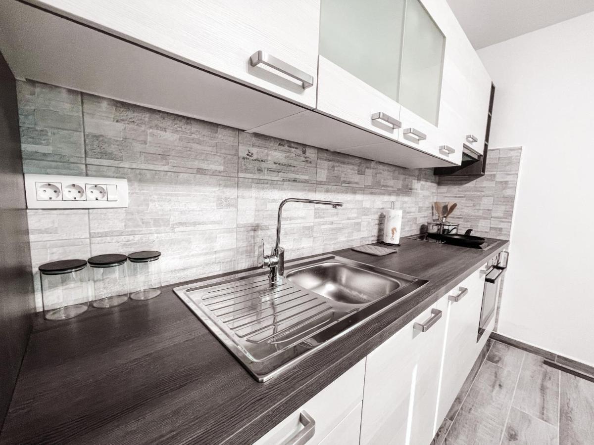 Riad Apartments Premium Zgornje Skofije Zewnętrze zdjęcie