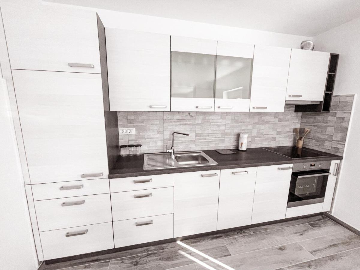 Riad Apartments Premium Zgornje Skofije Zewnętrze zdjęcie