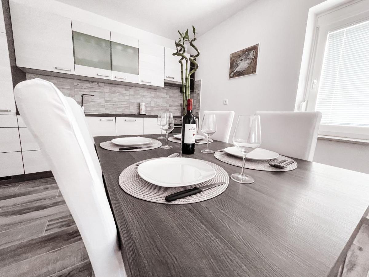 Riad Apartments Premium Zgornje Skofije Zewnętrze zdjęcie